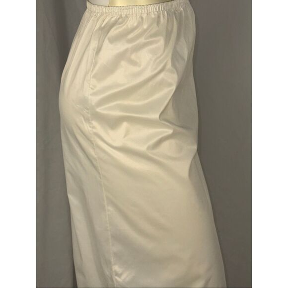 Vintage Vanity Fair White Nylon Half Slip Skirt – Embroidered Hem, Side Slit, Si - Picture 6 of 16